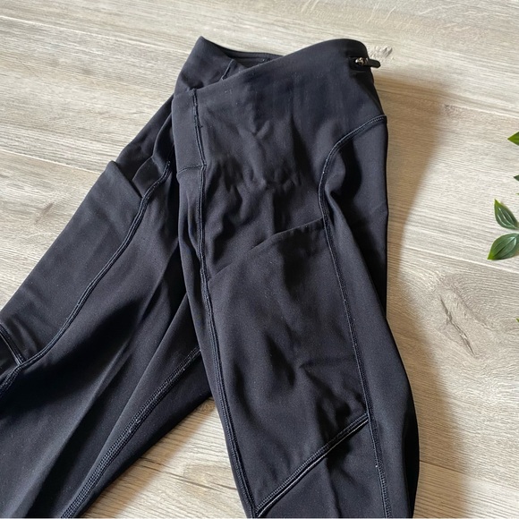 Black leggings with pockets from Lululemon - size 4 - Picture 5 of 9